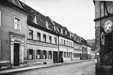 Die Mondstraße im Jahr 1940 von der Seite ab der Lohstraße gesehen. Beginnend mit der Nummer 32 bis 24.