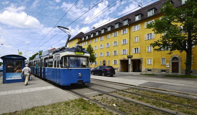 Trambahnhaltestelle Borstei. Hier der P-Wagen 2005. (Juni 2017)