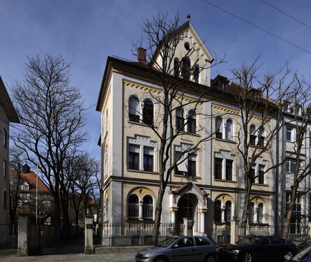 Das Pfarrhaus von Sankt Benno auf Nummer 21.