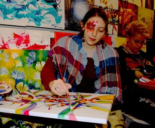 Lucia Jantos Kunstmalerin und Synchronsprecherin Tollwood Munich.jpg