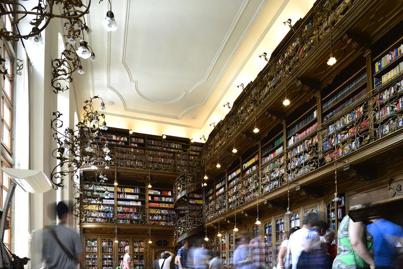 Datei:Muerathausbiblio0720215c85.jpg
