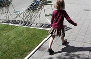 Rasen auf einem Gehweg