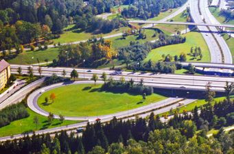 Kreuzhof, Sendling. Ringstraße von-, und zur Garmischer Autobahn. 1972.