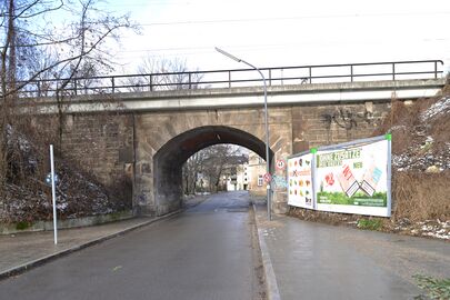 Bahnunterfahrt am Ende der Claude-Lorrain-Straße, gesehen vom Hans-Mielich-Platz.