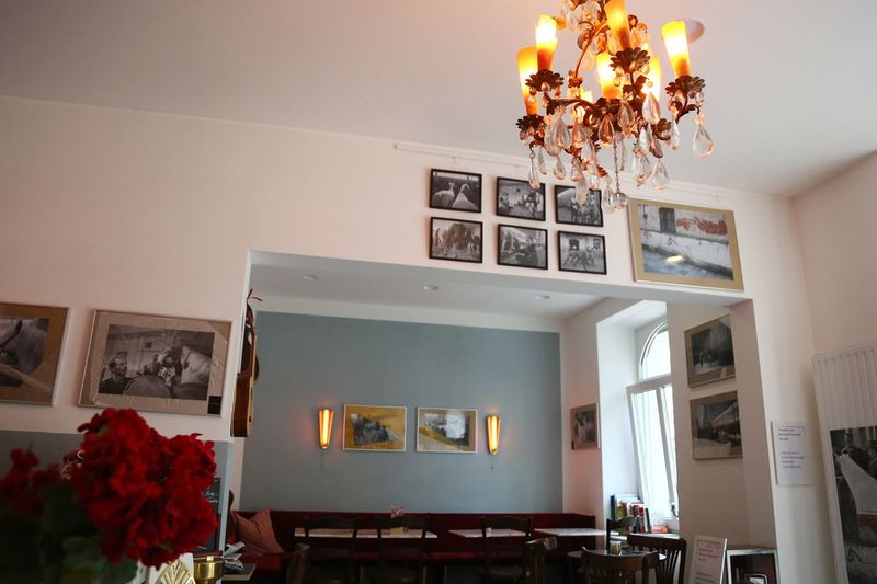 Datei:Cafe Diba Muenchen 2020 06.jpg