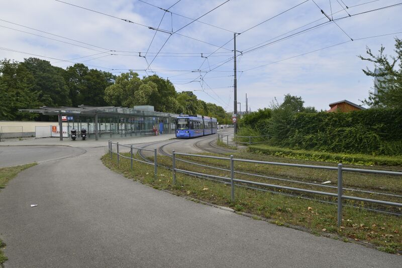 Datei:Muetramhaltwest082016.jpg