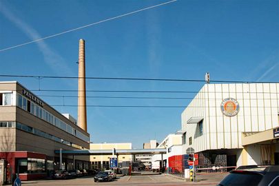 Letzter Blick auf den Haupteingang von "Paulaner München". Danach wurde das gesamte Gelände abgerissen und mit exklusiven Wohnungen neu bebaut. Mit den satten Gewinnen hat sich die "Bayerische Hausbau" von München verabschiedet und ist nach Pullach gezogen, da zahlt man weniger Steuern. Ade Familie Schörghuber, aber ihr seid nie Münchner gewesen. Foto: Karl Schillinger (2012)