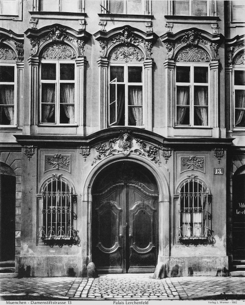 Datei:MuePalLerchenfeldport1881a.jpg