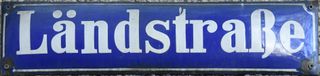 Straßennamenschild Ländstraße.