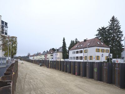In diesem Bett wird bis zur Vollendung der Bauarbeiten die Trambahn fahren.
