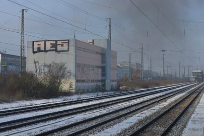 München, Bahn, Laim Güterareal, nahe der S-Bahn-Station. Ehemaliges Gebäude aus den 1970er-Jahren, Schulungsgebäude. Zustand Dezember 2012. Gebäude wurde im Jahr 2018 abgebaut.