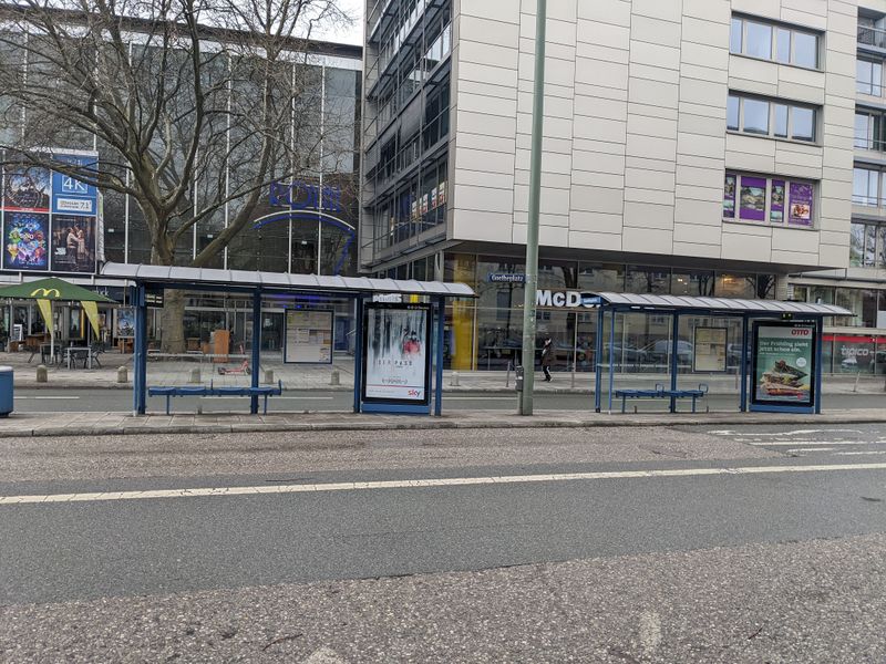 Datei:Goetheplatz Haltestelle.jpg