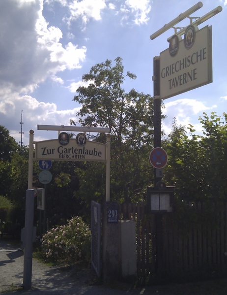 Datei:Zur Gartenlaube - Eingang.png