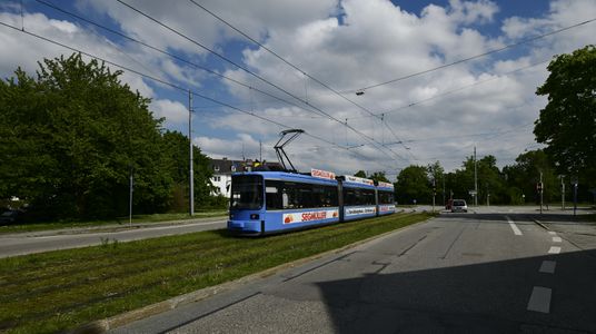 Trambahnwagen 2154 auf dem Weg nach Pasing.