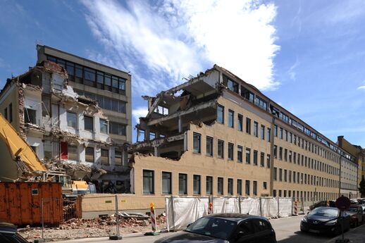 Rodenstock an der Isartalstraße. Abbrucharbeiten im Jahr 2012