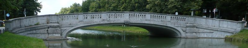 Datei:2008-07-15 Bruecke Nymphenbuer Kanal Auffahrtsallee Renatastrasse.jpg
