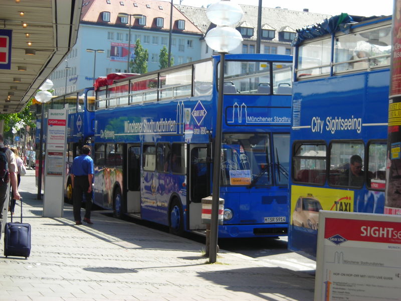Datei:Busse für Stadtrundfahrten.JPG