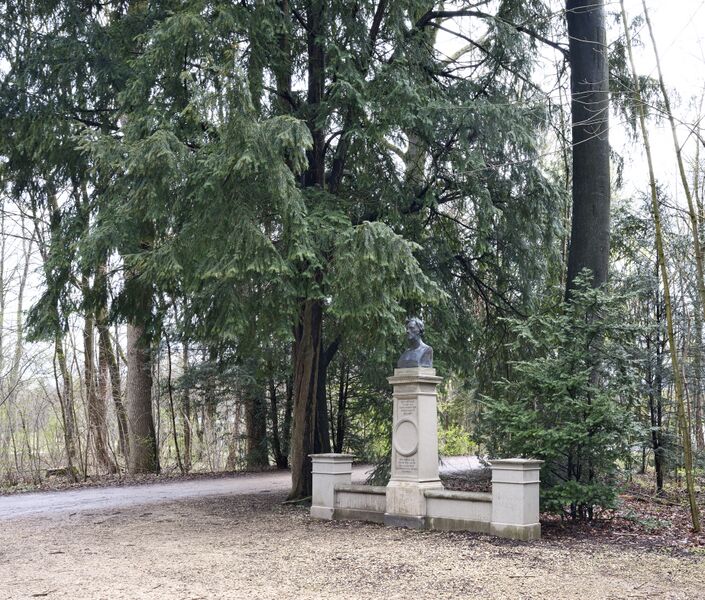 Datei:Muebauerdenkmal032024.jpg