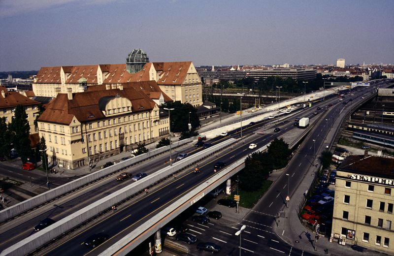 Datei:Muedonnersbergerbr1990.jpg