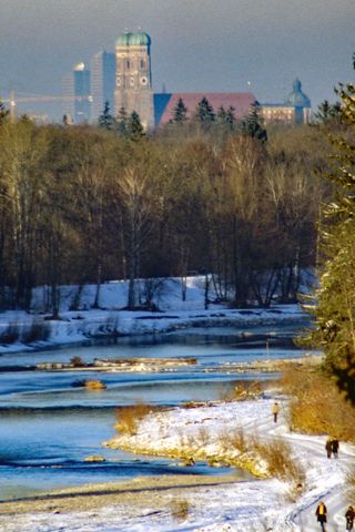 Isar mit Frauenkirche.jpg