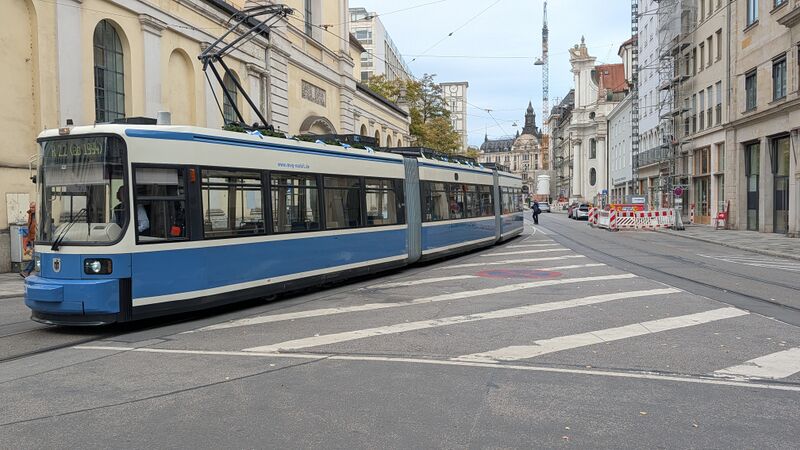 Datei:R2.2 150 Jahre Tram.jpg