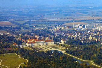 Oberschleißheim mit dem Schloss. 1972.