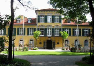 Schloss Suresnes.jpg