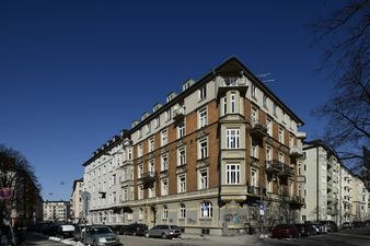 Die Klenzestraße, Ecke Wittelsbacherstraße und gegenüber der Isar.