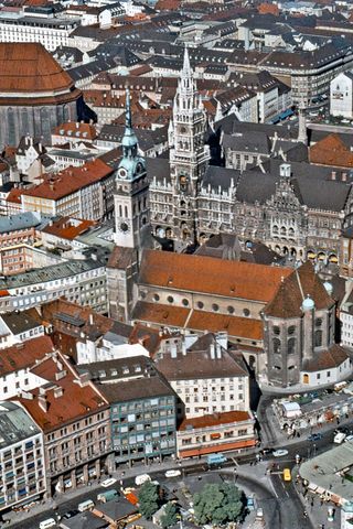 Alter Peter und Neues Rathaus.jpg