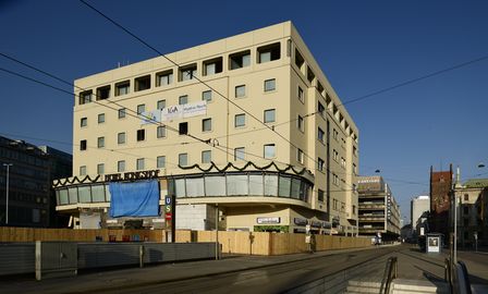 Das bereits abgetragene Hotel Königshof an der Prielmayerstraße und Stachus im März 2019.