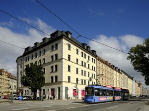 Trambahnline 25 entlang der Orleansstraße an der Abzweigung zur Elsässer-Straße