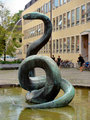 Schlangen-Brunnen von Lothar Dietz, 1958