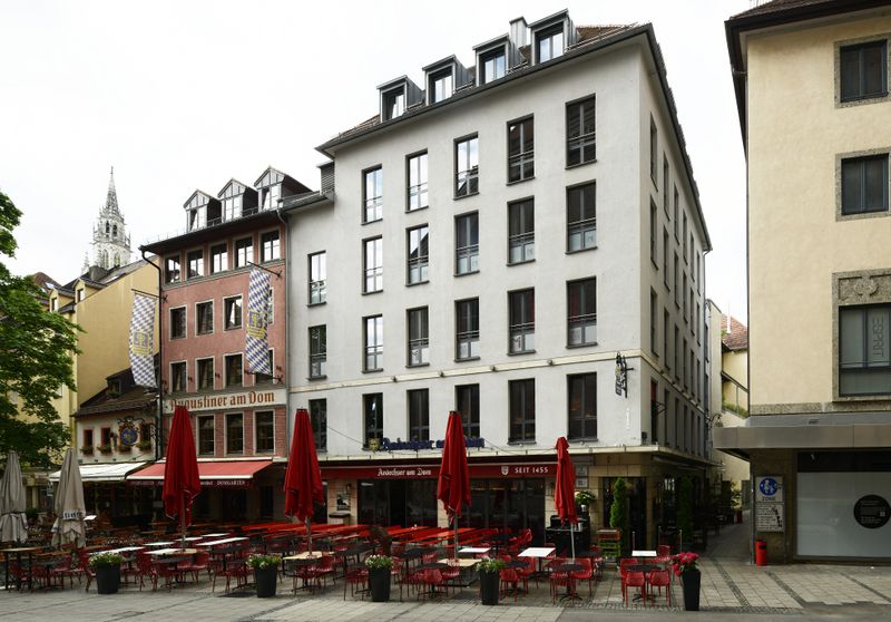 Datei:Muefrauenmazari022022.jpg