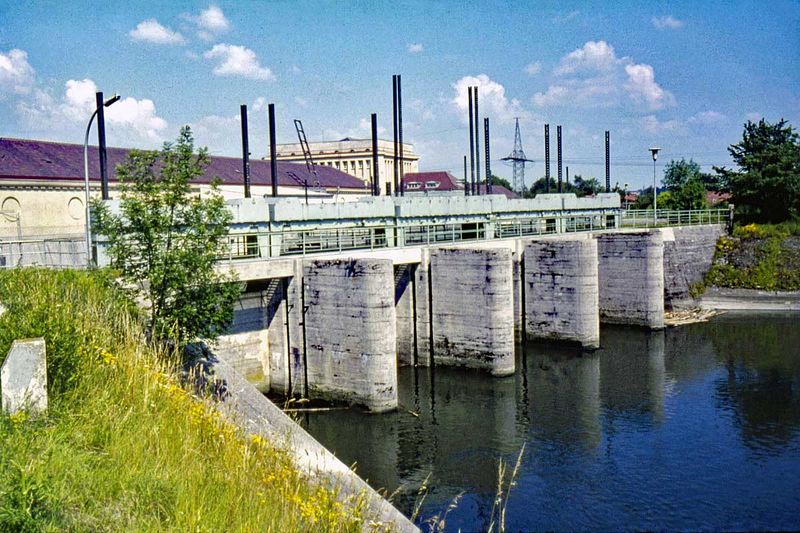 Datei:Wasserkraftwerk Neufinsing.jpg