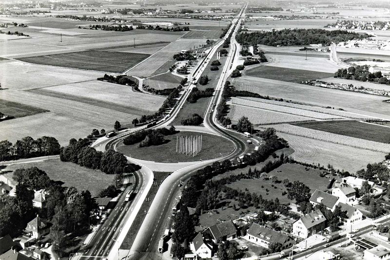 Datei:Autobahn Stuttgart in Obermenzing.jpg