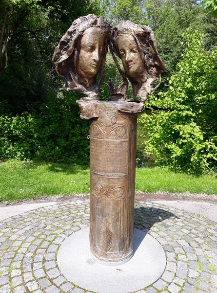 Datei:Bernauer Stele Blutenburg.jpg
