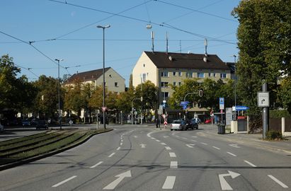 Übergang von der Arnulfstraße und Romanplatz, Oktober 2011.