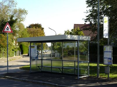 Wartehäuschen an der Riederstraße entlang der Ernst-Haeckel-Straße, Buslimnie 164 Laufweg zur Augustenfelder Straße