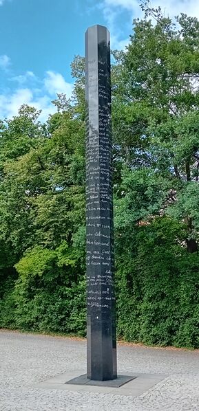 Datei:Schriftsäule Berliner Straße.jpg