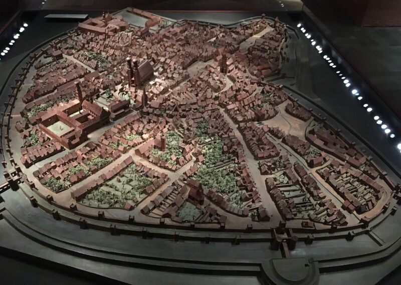 Datei:Stadtmodell München um 1570.jpg
