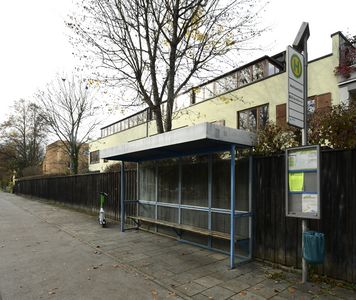 Ramersdorf, Bushaltestelle Hechtseestraße, Hechtseestraße, Fahrtrichtung Max-Weber-Platz