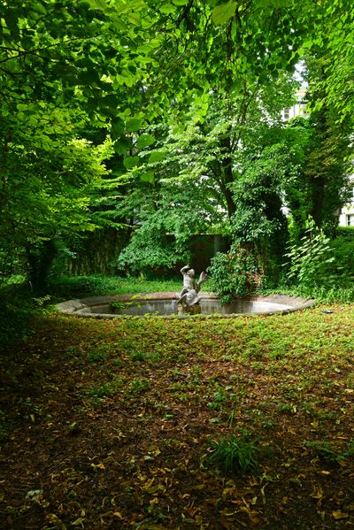 Datei:Mueradspielerhausbrunnen072013c85.jpg