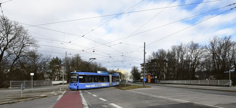 Datei:Muewestendstr2170tram122019c85.jpg