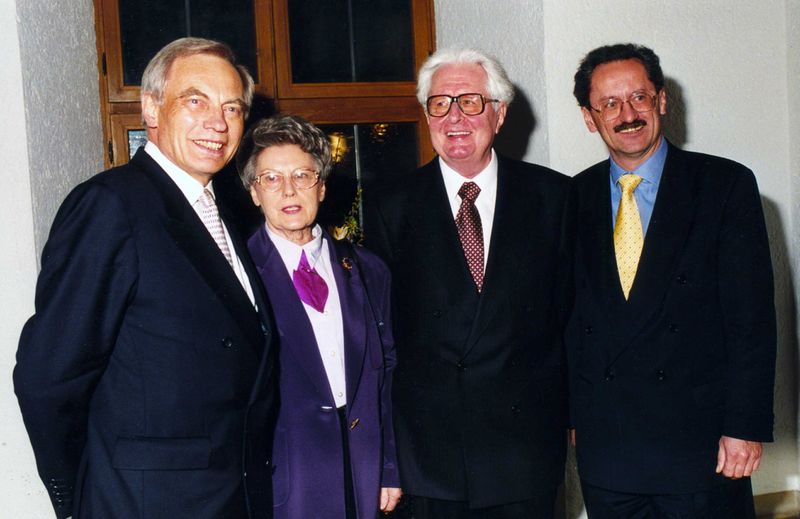 Datei:3 Oberbürgermeister mit Dame.jpg
