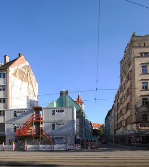 Oktober 2011. Die Nummer 11 ist nun Geschichte. Baufirma Rank wird den Beton einfüllen.