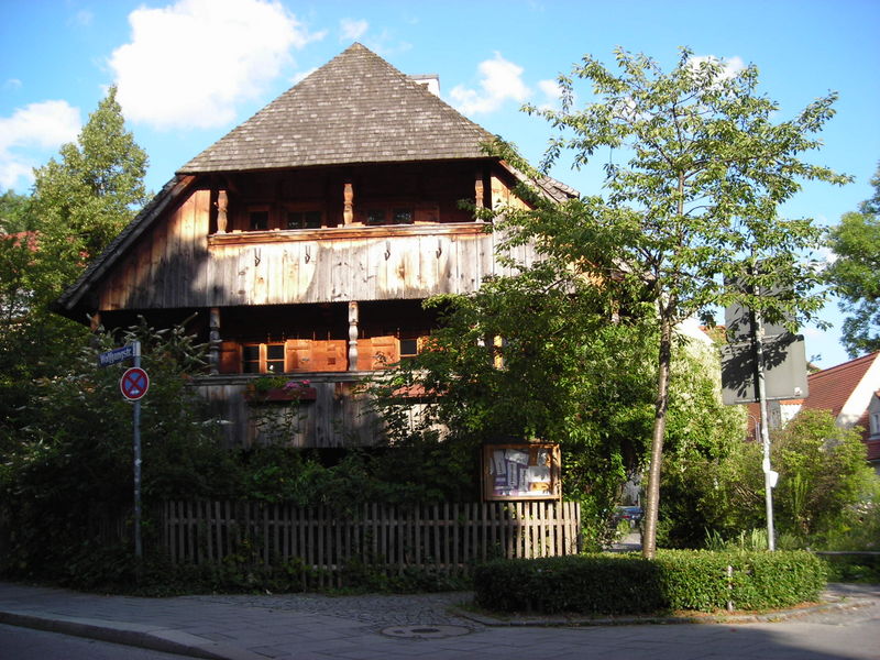 Datei:Bauernhaus-Haidhausen.JPG
