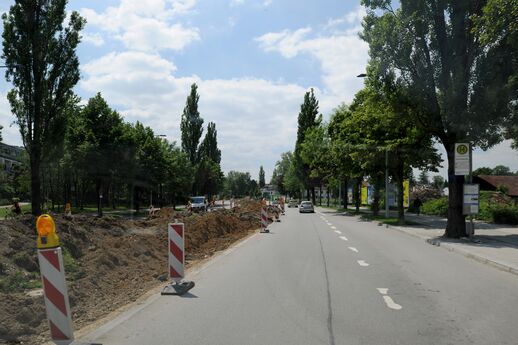 Bau zur Herstellung der neuen Trambahnverbindung vom Effnerplatz nach St.- Emmeramm entlang der Cosimastraße im Jahr 2010 an der Taimerhofstraße.