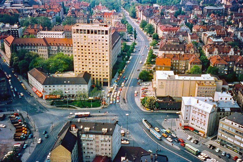 Datei:Rotkreuzplatz mit Schwesternheim.jpg