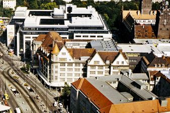 Bahnhofplatz Hertie Kaufhaus. 1985.