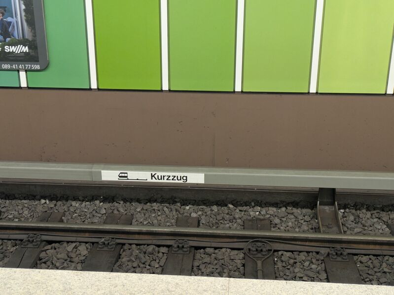 Datei:Kurzzuganzeiger Westpark 2.jpg